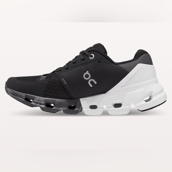 ON Women’s Cloud tech cloud flyer 4-size 8.5-BRAND NEW IN BOX!! - Picture 5 of 13